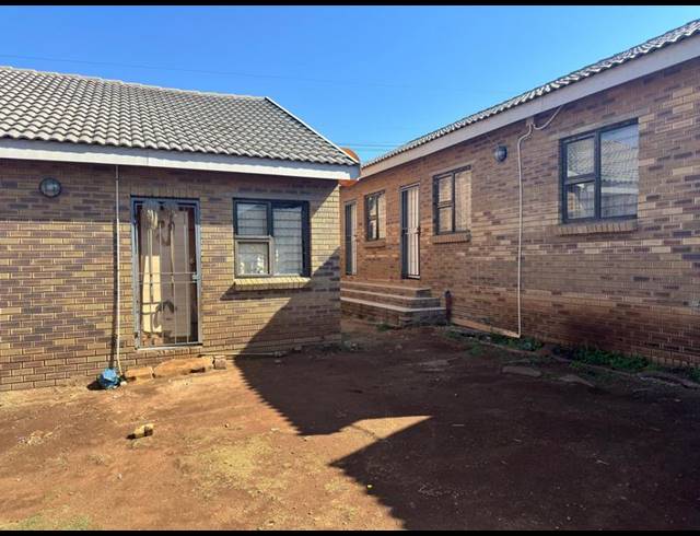 13 BEDROOM CLUSTER FOR SALE IN ERASMIA